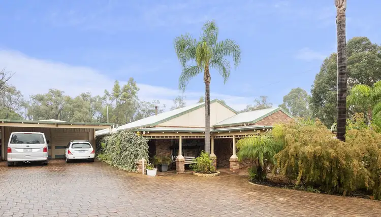 8 Selkirk Road, Mundaring WA 6073