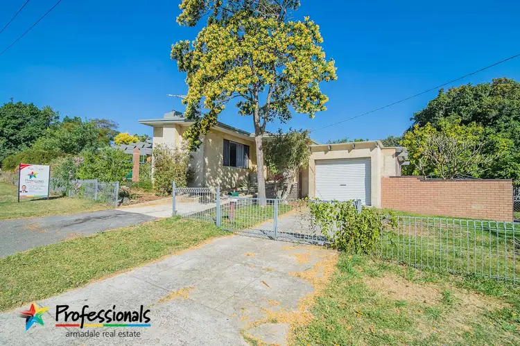 3 Steve St, Kelmscott WA 6111