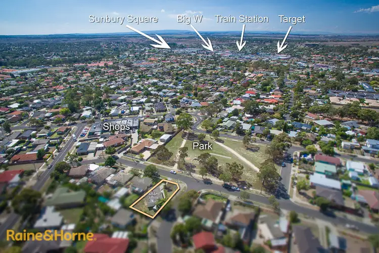 8 Flinders Street, Sunbury VIC 3429