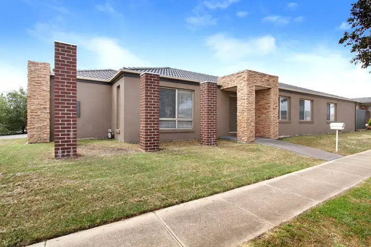 2 Stony Brook Way, Truganina VIC 3029