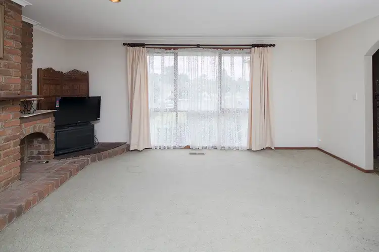 Second view of Homely house listing, 8 Rhonda Close, Endeavour Hills VIC 3802
