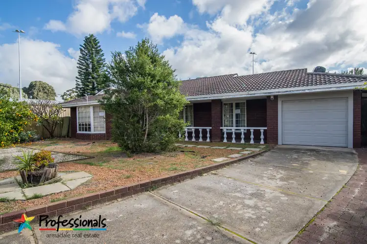 11 Woburn Way, Kelmscott WA 6111