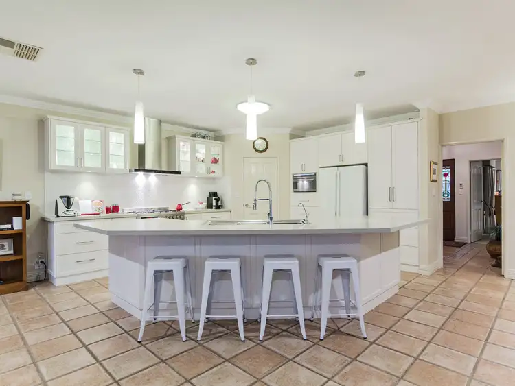 Sixth view of Homely house listing, 10 Calilly Way, Baldivis WA 6171