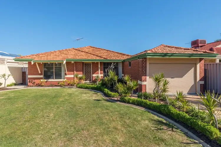 8 Richenda Court, Marangaroo WA 6064