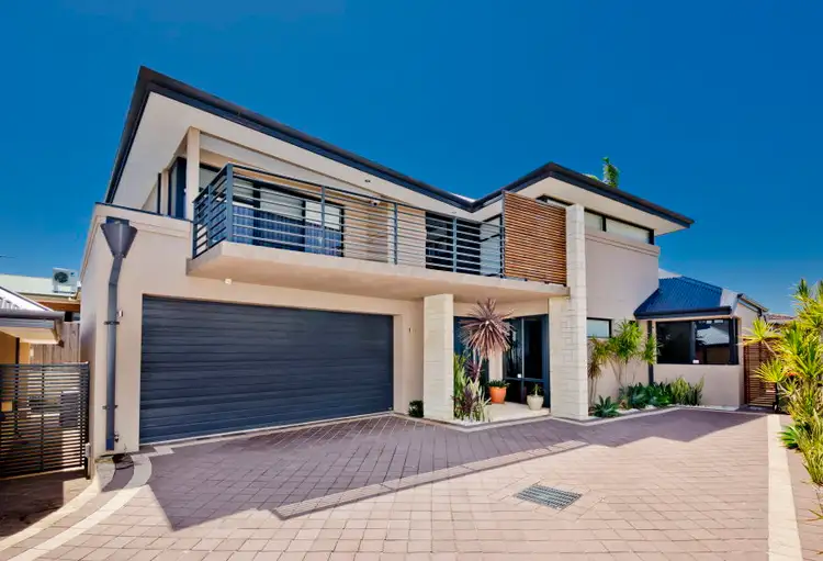 2c Phillips Place, Karrinyup WA 6018