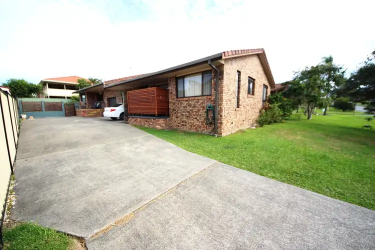1/ 8 FRANK COOPER STREET, South West Rocks NSW 2431