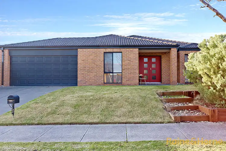 32 Sussex Avenue, Cranbourne North VIC 3977