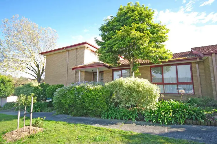 Main view of Homely house listing, 10 Lauriston Drive, Endeavour Hills VIC 3802