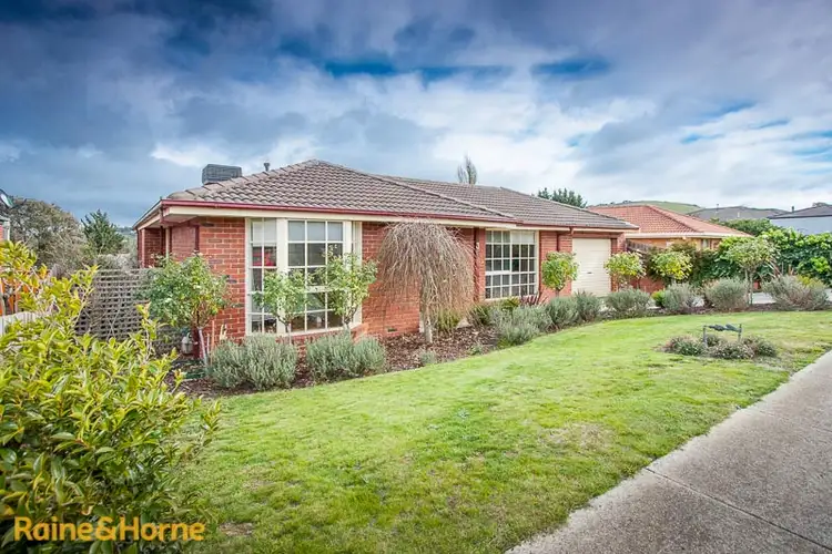 Second view of Homely house listing, 3 Windarra Court, Sunbury VIC 3429