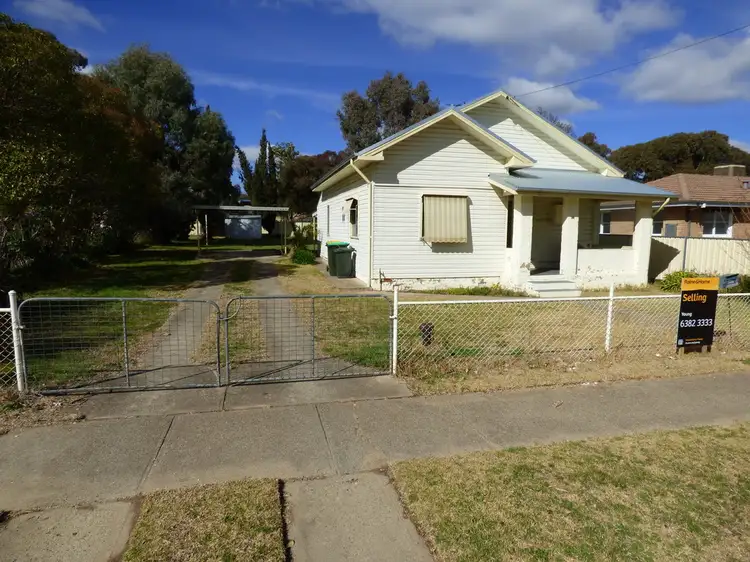 14 McLerie, Young NSW 2594