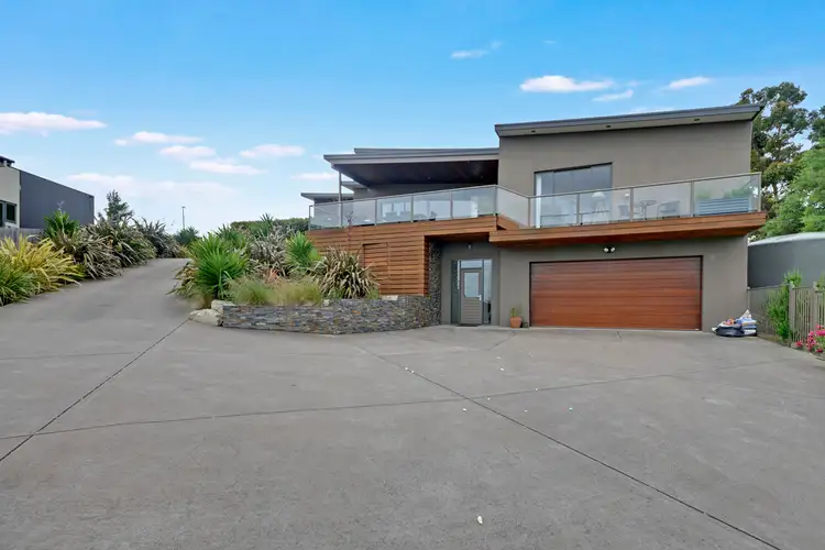 33 Comans Way, Moe VIC 3825