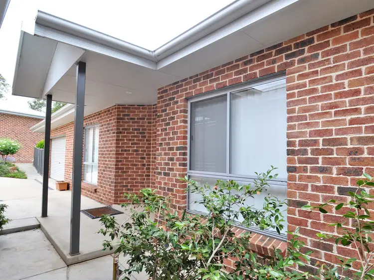 2/6 Banksia Place, Junee NSW 2663