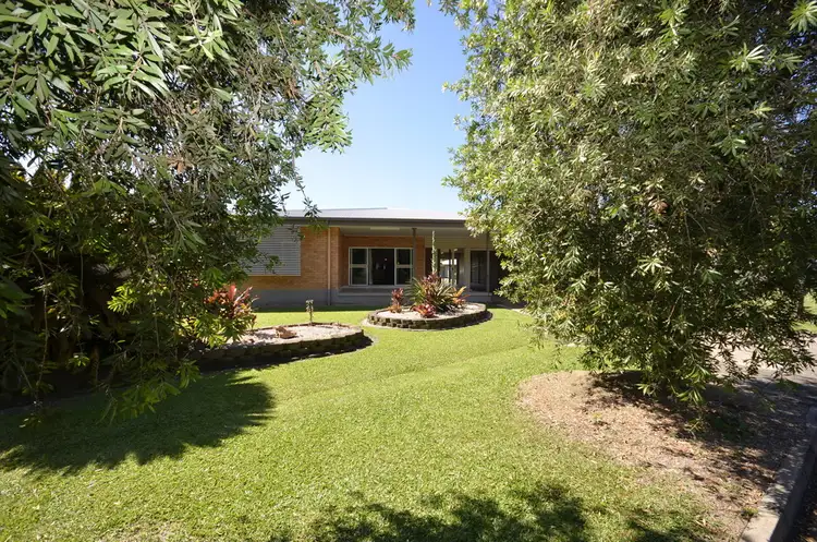 15 Foxton Ave, Mossman QLD 4873