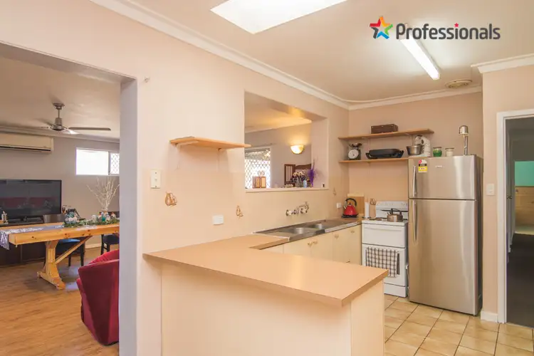 Sixth view of Homely house listing, 25 Lindy Way, Camillo WA 6111