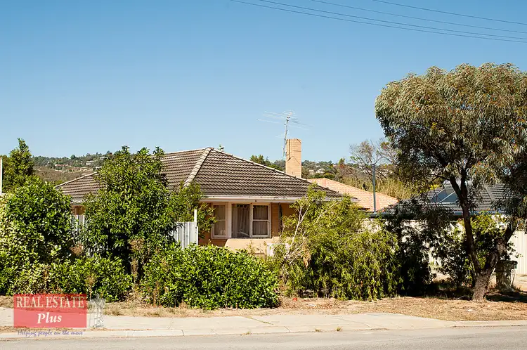 1 Cumberland Road, Forrestfield WA 6058