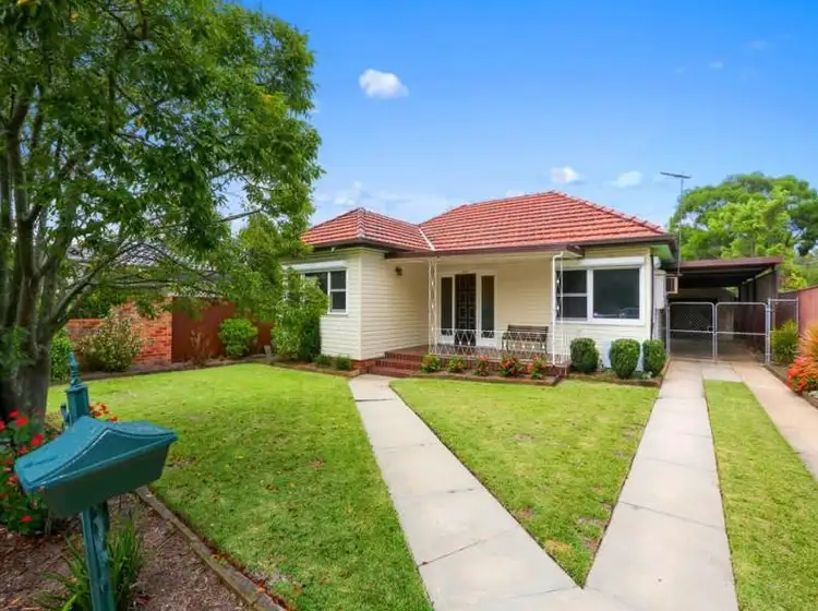 33 Samuel St, Peakhurst NSW 2210