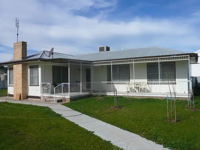6 Menin Avenue, Warracknabeal VIC 3393