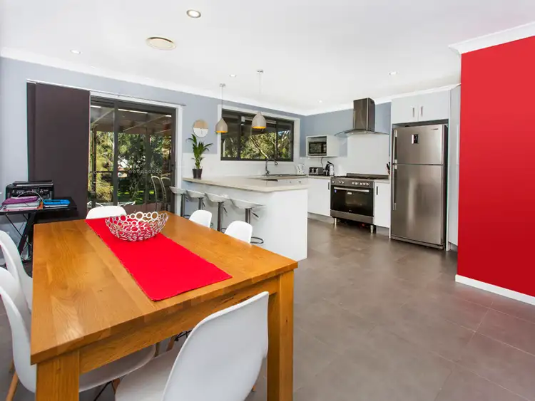 8 Barton Drive, Kiama Downs NSW 2533