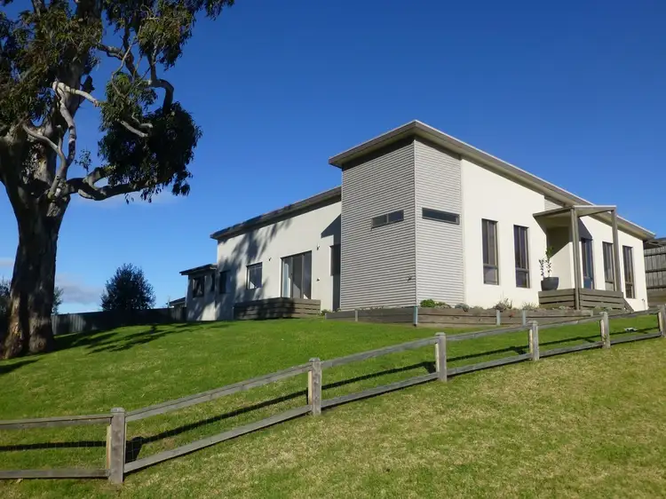 1A MORTON DRIVE, Bairnsdale VIC 3875