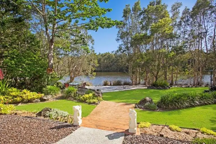 31 Hardy Avenue, Ocean Shores NSW 2483