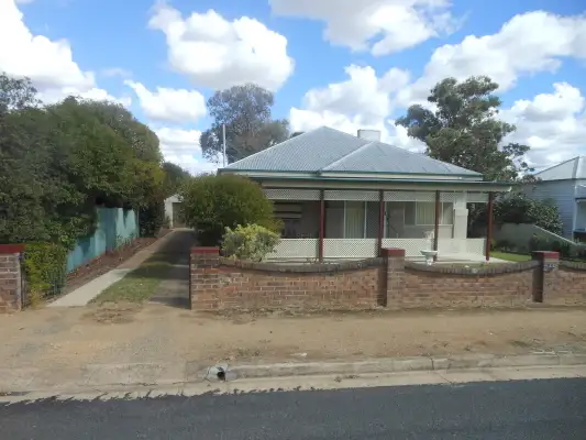33 Lachlan Street, Young NSW 2594