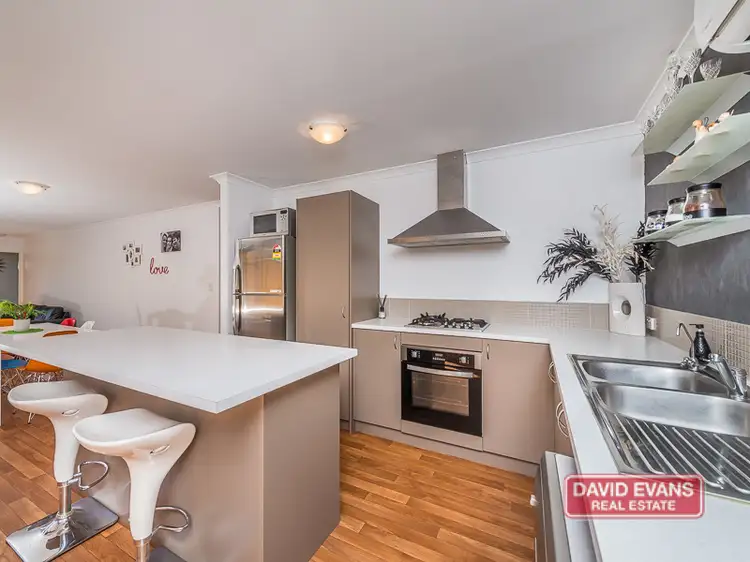 34 Lauderdale Ramble, Carramar WA 6031