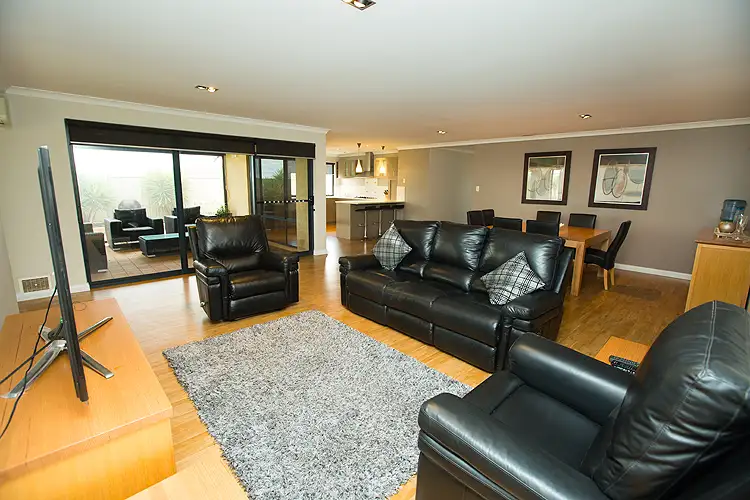 10 Dove Place, Wandina WA 6530