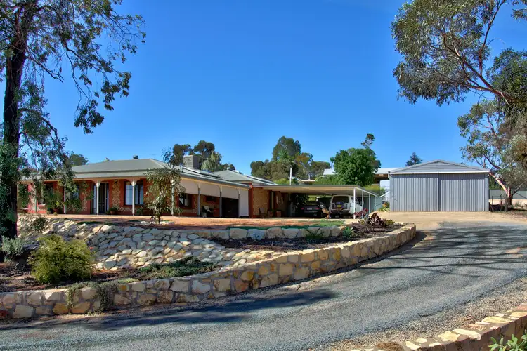 23 Hilltop Drive, Loxton SA 5333