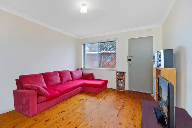 2/13 Pine Crescent, Coniston NSW 2500