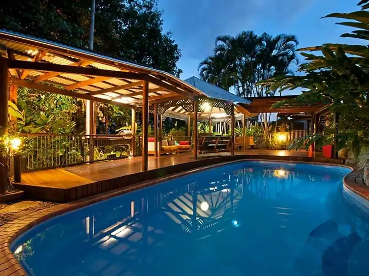 37 Minerva Ave, Mooroobool QLD 4870