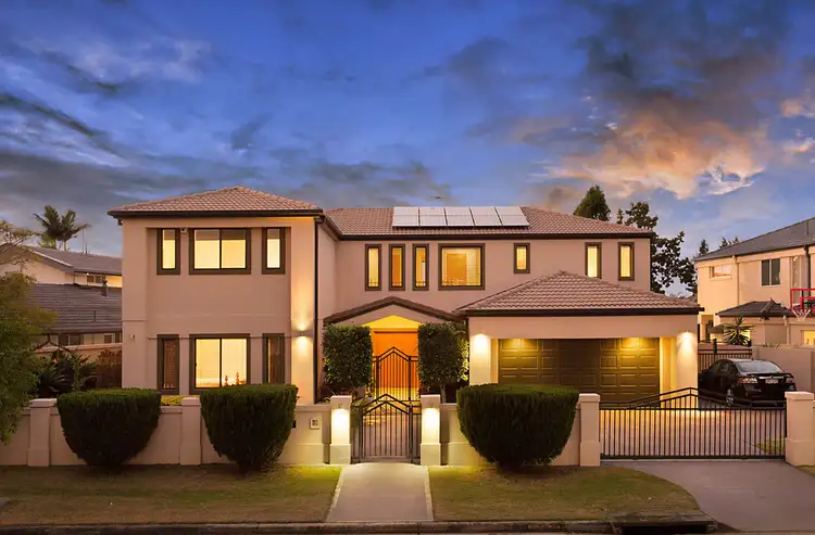 30 Edinburgh Rd, Benowa Waters QLD 4217