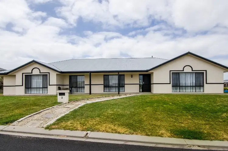 2 April Villa, Mount Gambier SA 5290