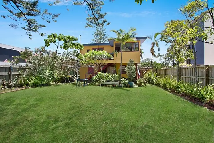 121 Seagull Avenue, Mermaid Beach QLD 4218