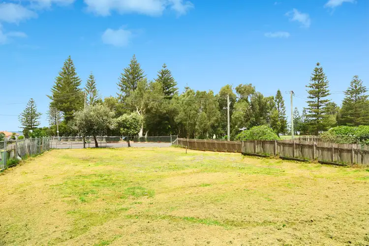 199 Bay Road, Toowoon Bay NSW 2261