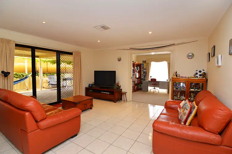 Fifth view of Homely house listing, 2 Edmund Barton Court, Mildura VIC 3500