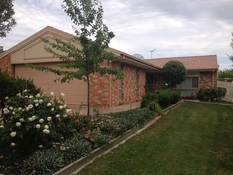 16 Ruthven Close, Hillside VIC 3037