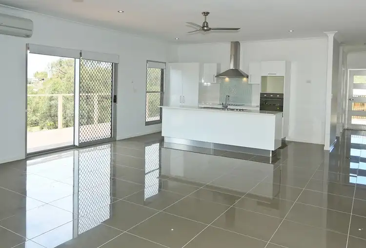 18 Ouston Place, South Gladstone QLD 4680