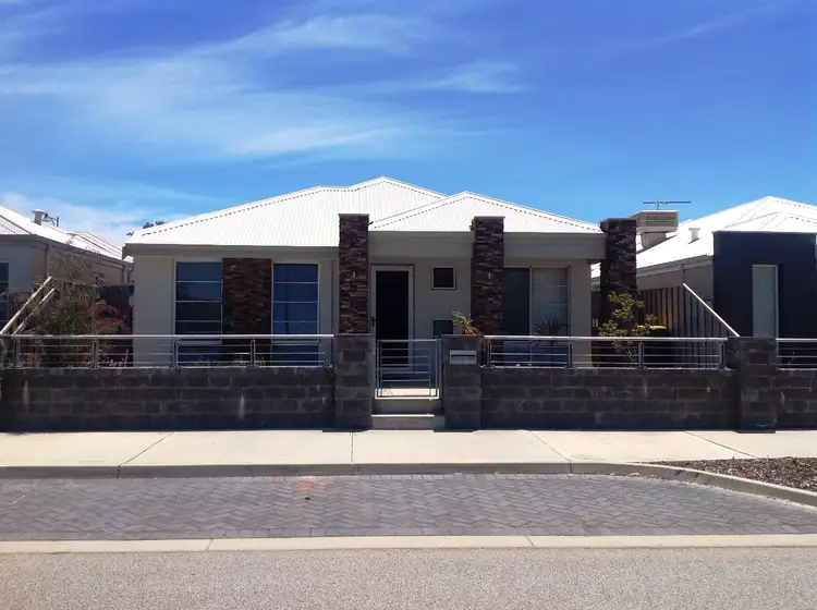 Second view of Homely house listing, 2/2 Malting Crt, Canning Vale WA 6155