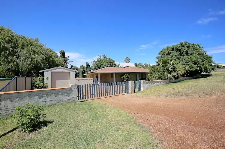 2 Murray Crescent, Halls Head WA 6210