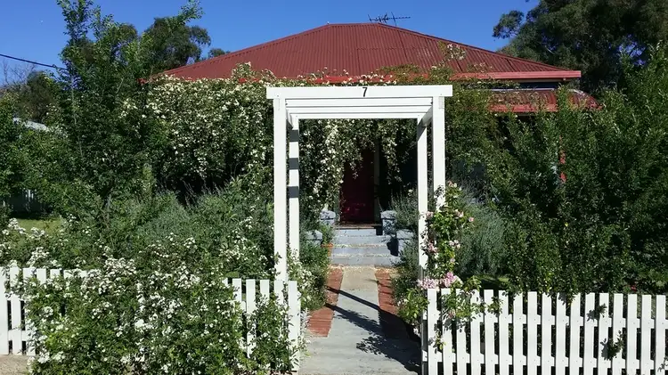 7 Yass Street, Young NSW 2594