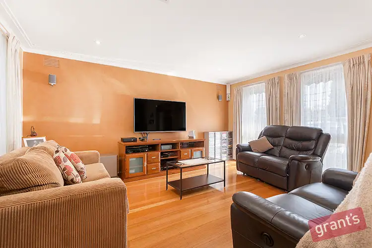 Second view of Homely house listing, 20 Primrose Hill Close, Endeavour Hills VIC 3802