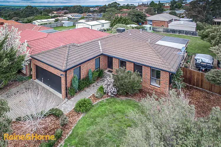 27 Lawrence Avenue, Sunbury VIC 3429