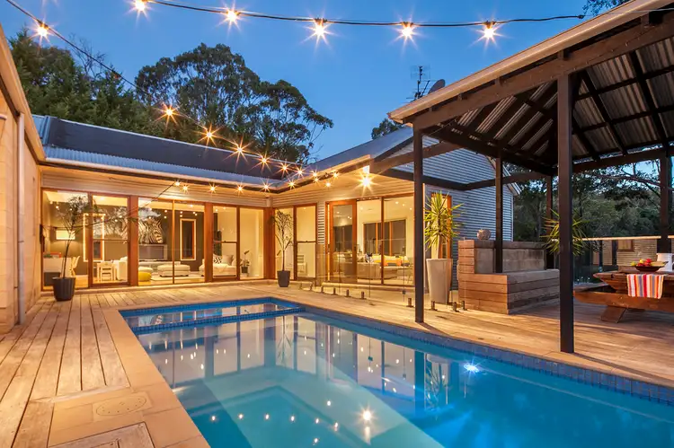 129 Moss Avenue, Mount Helen VIC 3350