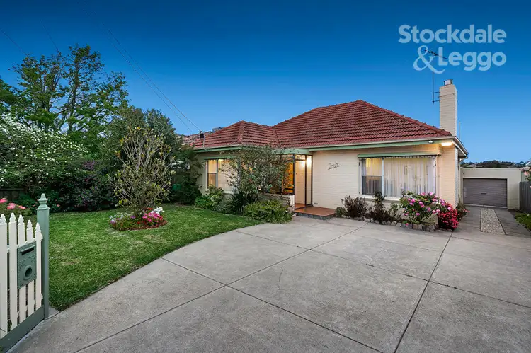 4 Ridge Road, Oak Park VIC 3046