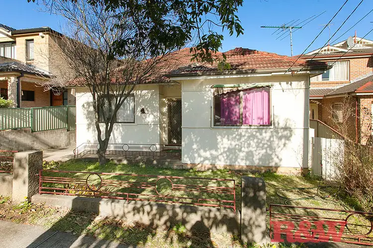 25 Universal St, Mortdale NSW 2223