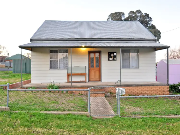 25 Thomas Street, Junee NSW 2663