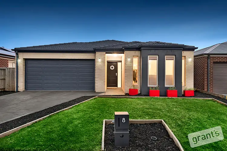 8 Grampian Way, Clyde VIC 3978