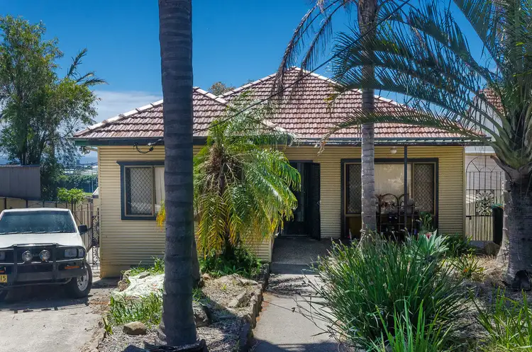 13 Blaxland Avenue, Warrawong NSW 2502