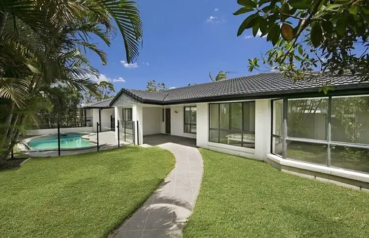 2 Chartwell Drive, Benowa QLD 4217