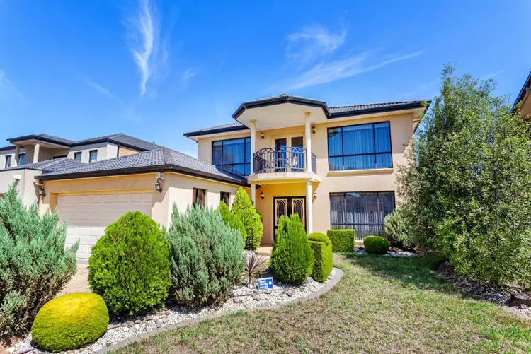 8 South Shore Avenue, Sanctuary Lakes VIC 3030